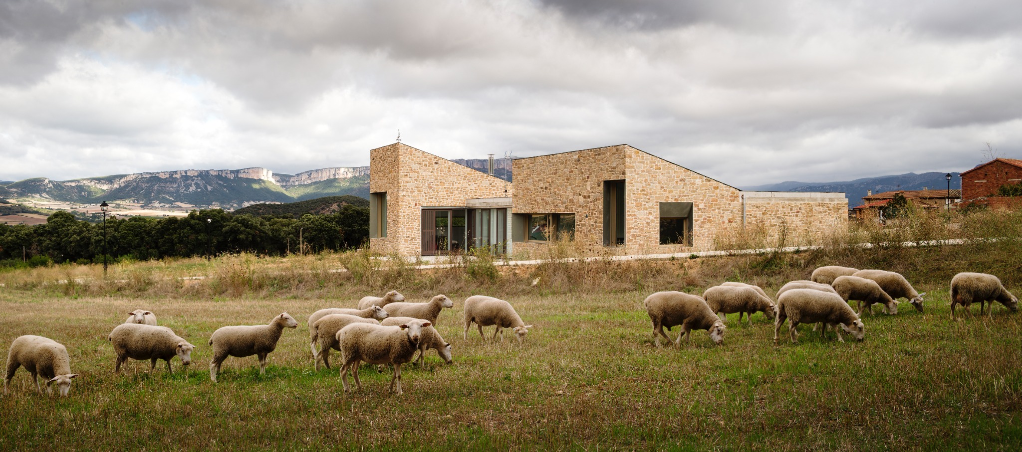 Residencia integrada en paisaje · ALYCIA Residences